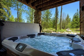 Private bubbling hot tub