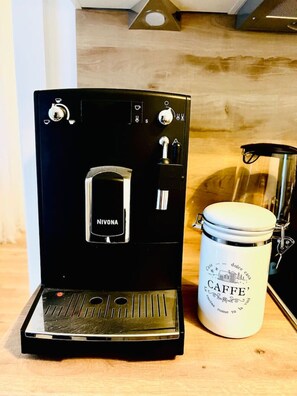 Kaffee und/oder Kaffeemaschine