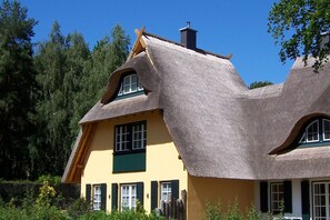 Außenseite Ferienhaus [Sommer]