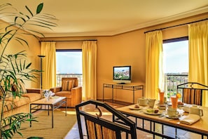Dining area. Exact unit will be assigned upon arrival. Views, colors, and decor may vary.