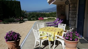 Le Mas de la Sirole-Coin repas extérieur-Colomars-Gßtes de France des Alpes-Maritimes
