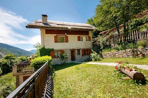 GĂźte Les Cerisiers-EntrĂ©e du gĂźte-Saint-Ătienne-de-TinĂ©e-GĂźtes de France des Alpes-Maritimes