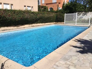 Piscine commune Gîte La Riviera 2- Antibes/Juan les Pins - Gîtes de France Alpes-Maritimes