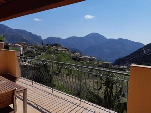 GĂźte Le Brec d'Utelle-Vue depuis la Terrasse-Utelle-GĂźtes de France des Alpes-Maritimes