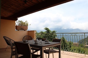 GĂźte Le Brec d'Utelle-Terrasse-Utelle-GĂźtes de France des Alpes-Maritimes