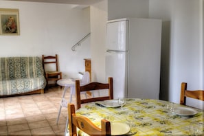 Gßte N°2 Espace des Oliviers-Coin repas/Séjour-Castagniers-Gßtes de France des Alpes-Maritimes