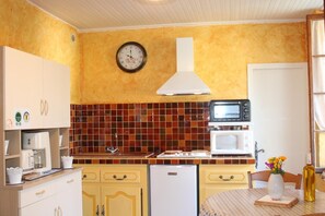 Gîte Le Jardin des Cinq Sens-Cuisine-Espace repas-Tourrette-Levens-Gîtes de France des Alpes-Maritimes