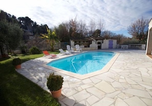 Gßte N°1 La Roche Rouge-Piscine commune-Colomars-Gßtes de France des Alpes-Maritimes
