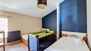 Chambre Enfant avec le lit parapluie