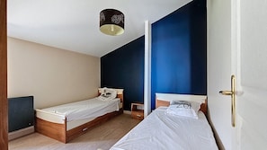 Chambre enfant sans le lit parapluie