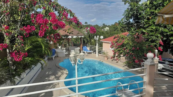 Vue sur piscine