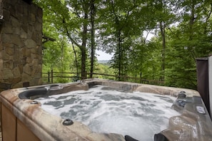 Relaxing hot tub with privacy and mountain view in the skyline
