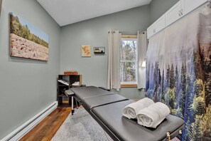 2nd Bedroom has a Murphy Bed and Massage Table
