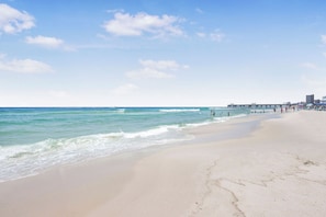 The beach awaits you!
Perdido Beach Services offers beach chair and umbrella rentals.