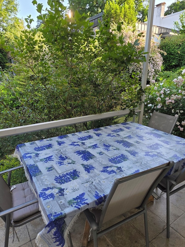 屋外ダイニングエリア