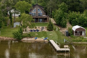 Huge yard- Perfect for games, bonfires, swimming, paddle boarding, and kayaking