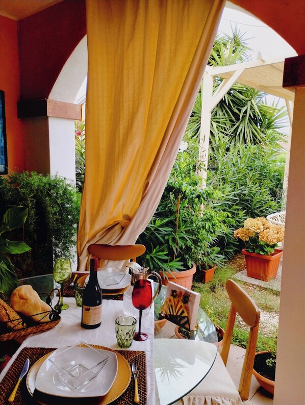 Outdoor dining