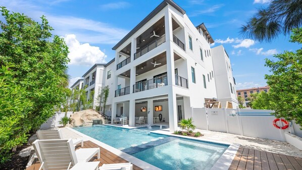 Salty Sunrise - Resort Style Pool & Spa - Waterslide - Waterfall Grado - Gas Grill - Lounge Chairs