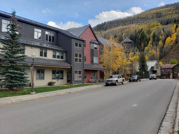Lulu 5g - Mine Shaft by Curate Telluride