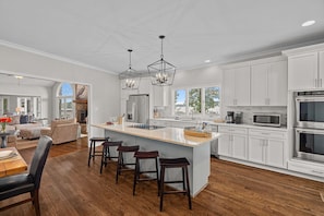 Back Porch Bliss-Fully stocked kitchen to prep all your group meals with island seating for 5.