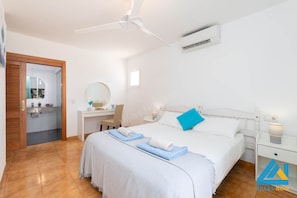 Casa Blanca - Ensuite Bedroom
