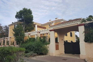 Façade