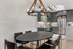 diningkitchenoverview