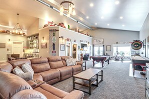 Living Area | Free WiFi | Central A/C & Heat | Smart TV