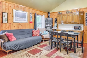 Living Space | Full Futon | Free WiFi | Smart TV
