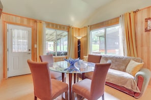 Living Room | Sleeper Sofa | Free WiFi | Smart TV
