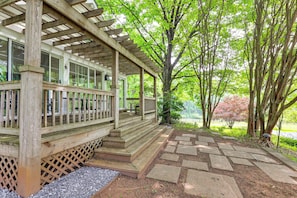 Deck | 2-Story House