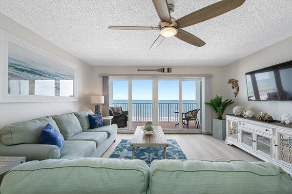 Livingroom with Amazing Gulf View!