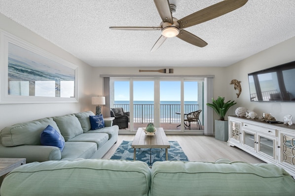 Livingroom with Amazing Gulf View!