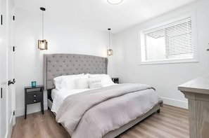 King Size bed with High Quality Memory Foam mattress
