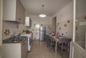 Küche und Essbereich