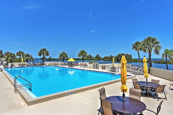 Hudson Vacation Rental | 2BR | 2BA | 950 Sq Ft | Step-Free Entry Via Elevator