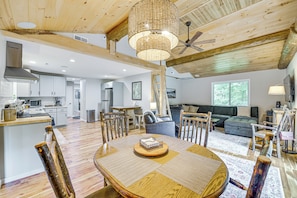 Living Space | Free WiFi | Central A/C & Heating
