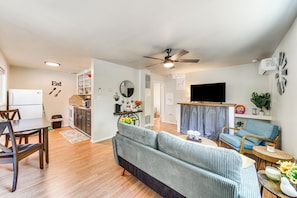 Living Room | Free WiFi | Smart TV