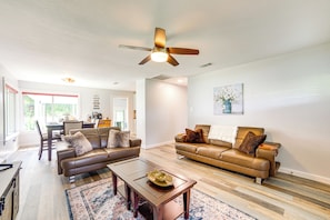 Living Room | Free WiFi | Smart TV | Central A/C