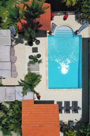 Vue sur piscine