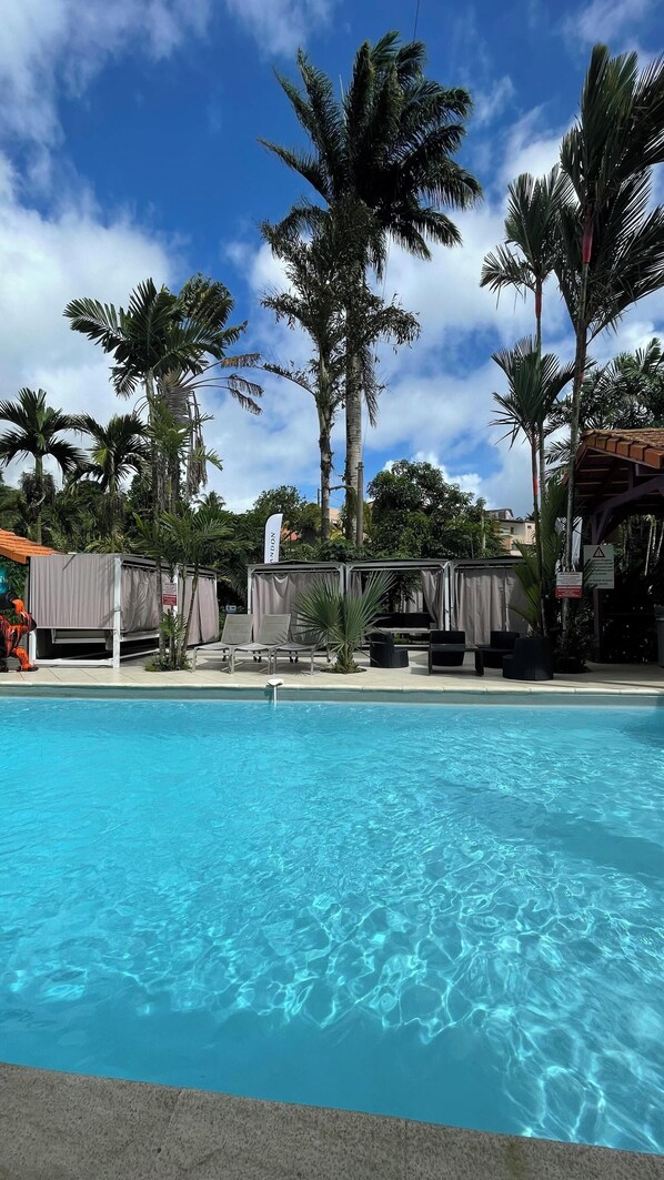 Vue sur piscine