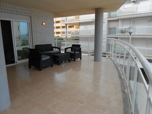 Grande terrasse, piscine, prĂšs de la plage, avec parking. Peniscola