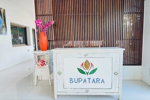Entrance / Reception