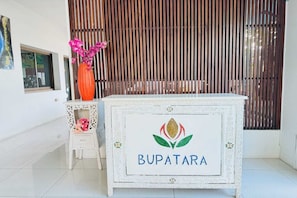 Entrance / Reception
