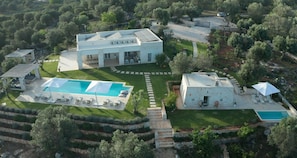 Amenities, Building Exterior, Garden, Pool, Room Detail, Spring, Summer