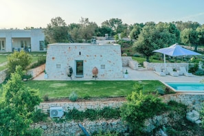 Amenities, Building Exterior, Garden, Pool, Room Detail, Spring, Summer