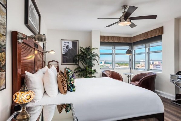Unit with King size bed
