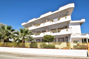 Autumn, Balcony / Terrace / Patio, Building Exterior, Spring, Summer, Winter