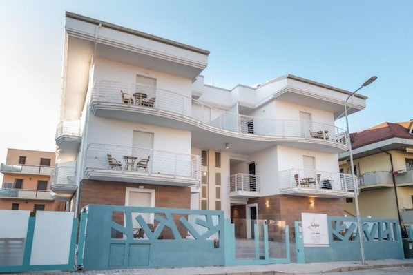 Autumn, Balcony / Terrace / Patio, Building Exterior, Main Entrance, Spring, Summer, Winter