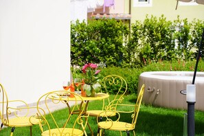 Furniture, Outdoor Furniture, Garden, Outdoor Table, Chair, Backyard, Lawn, Yard, Houseplant, Landscaping